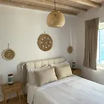 Nesa Paros Naousa
