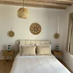 Nesa Paros 公寓